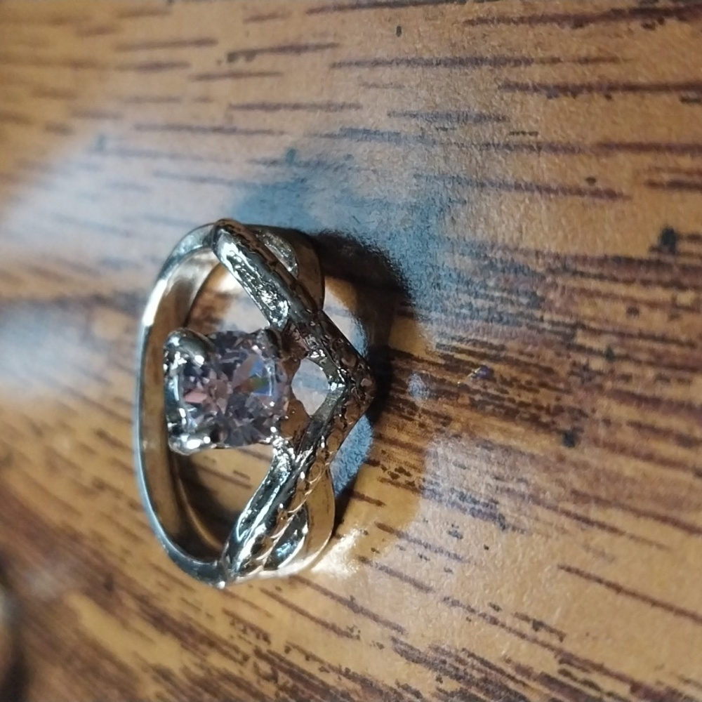 Fashion ring